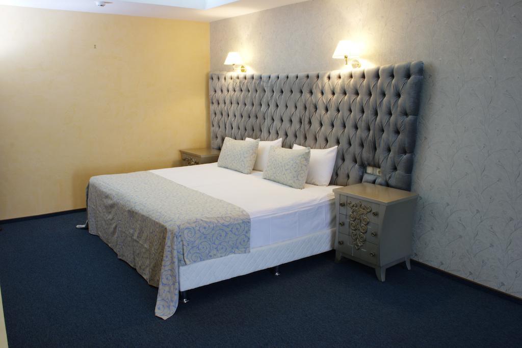 Premier Hotel Shafran Sumy Zewnętrze zdjęcie