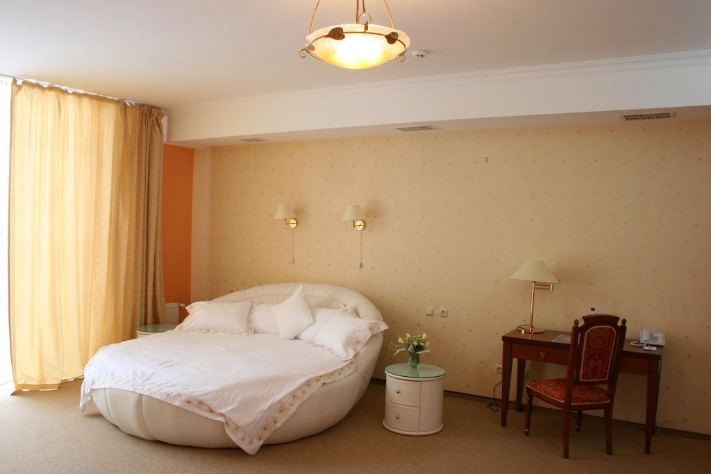 Premier Hotel Shafran Sumy Zewnętrze zdjęcie