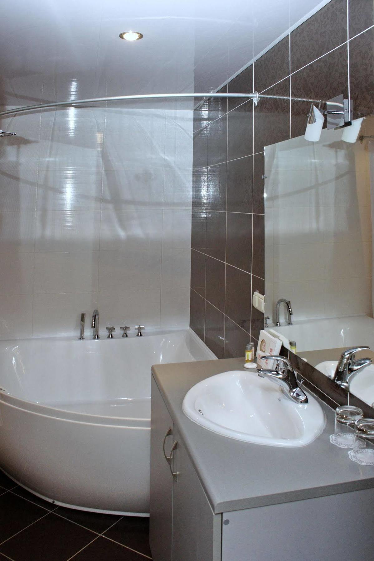 Premier Hotel Shafran Sumy Zewnętrze zdjęcie
